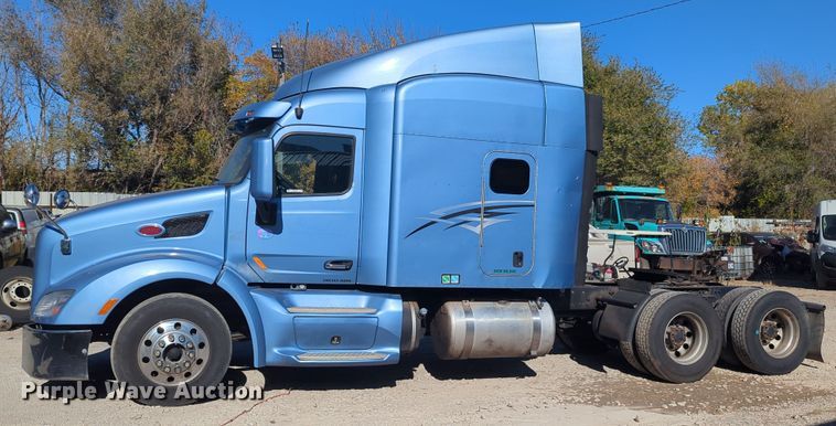 image for item OL9123 2015 Peterbilt 579  semi truck