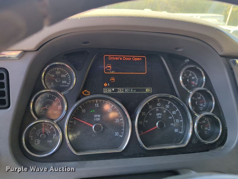 image for item OL9123 2015 Peterbilt 579  semi truck