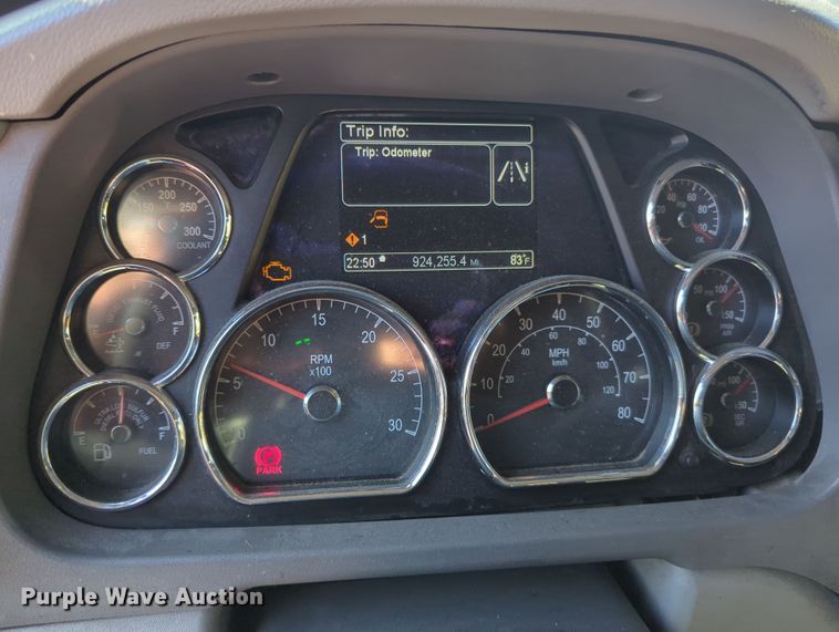 image for item OL9123 2015 Peterbilt 579  semi truck