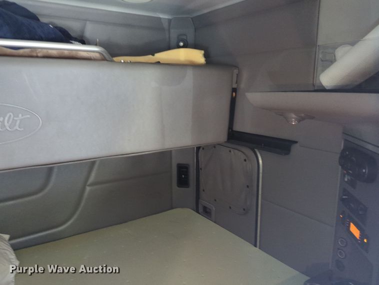 image for item OL9123 2015 Peterbilt 579  semi truck