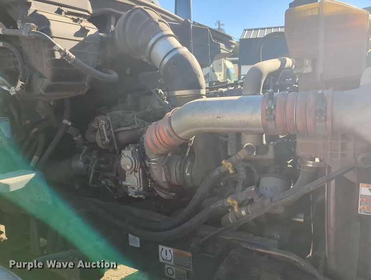 image for item OL9123 2015 Peterbilt 579  semi truck