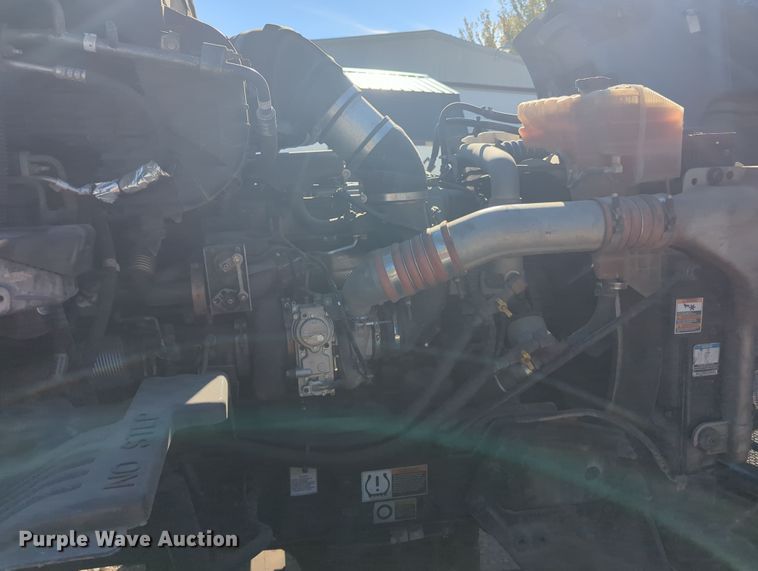 image for item OL9123 2015 Peterbilt 579  semi truck