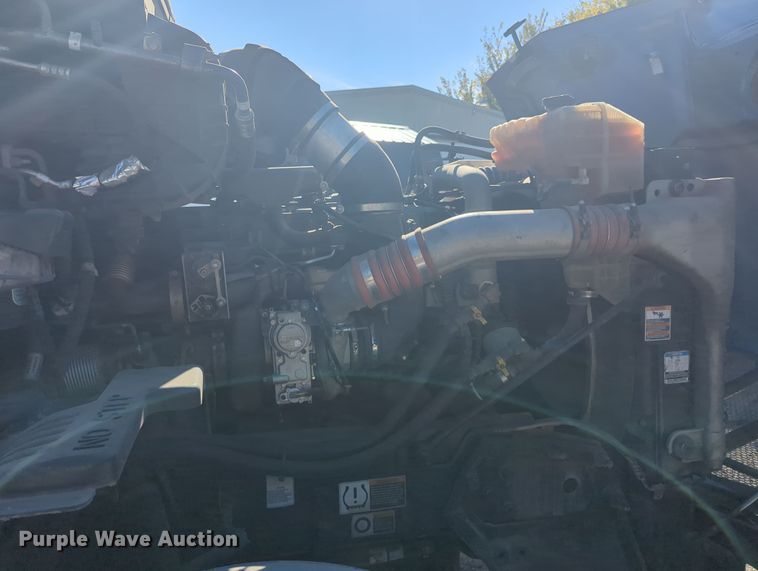 image for item OL9123 2015 Peterbilt 579  semi truck