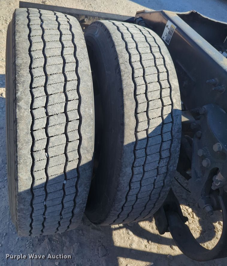 image for item OL9123 2015 Peterbilt 579  semi truck