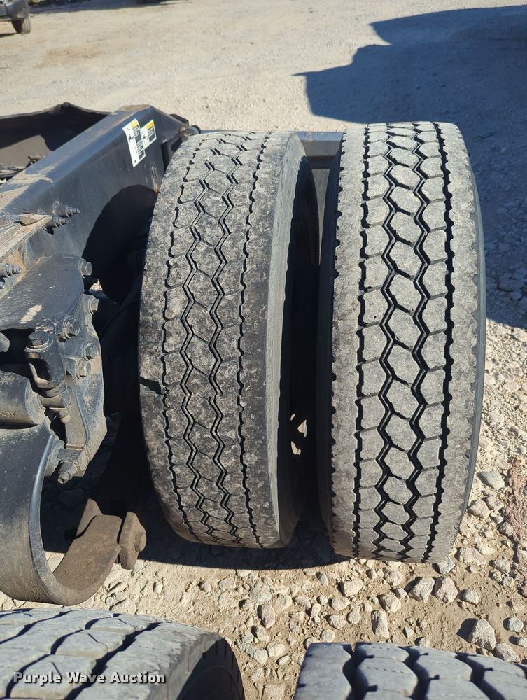 image for item OL9123 2015 Peterbilt 579  semi truck