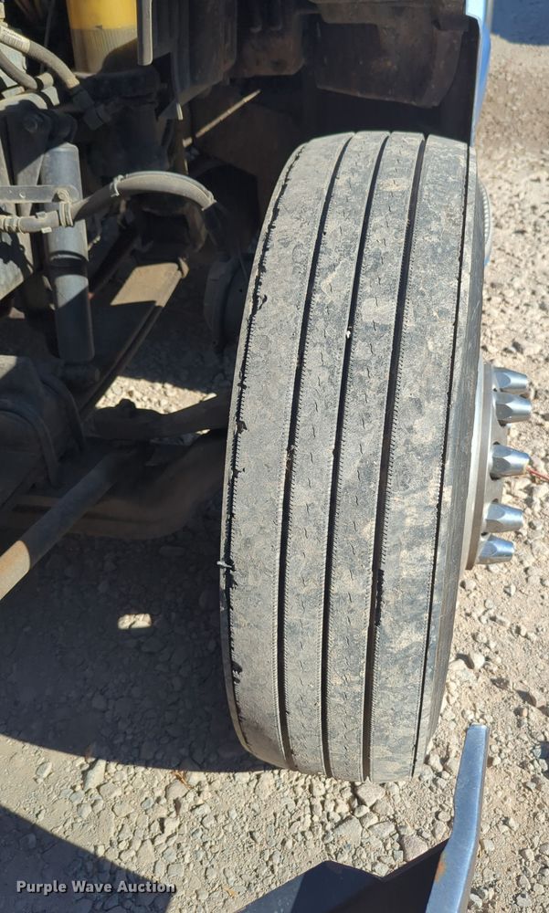 image for item OL9123 2015 Peterbilt 579  semi truck