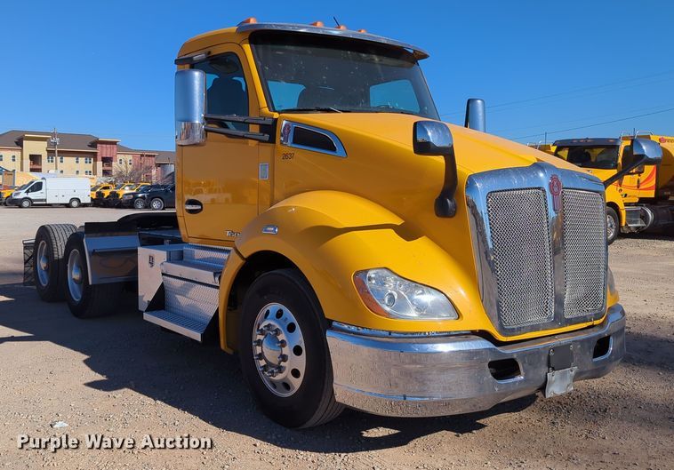image for item OL9133 2020 Kenworth T680  semi truck