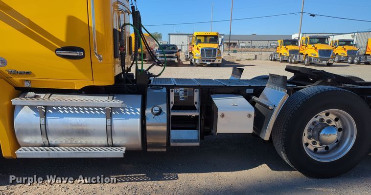 image for item OL9133 2020 Kenworth T680  semi truck