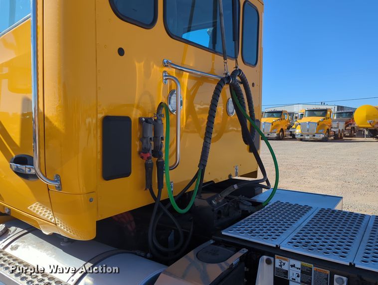 image for item OL9133 2020 Kenworth T680  semi truck