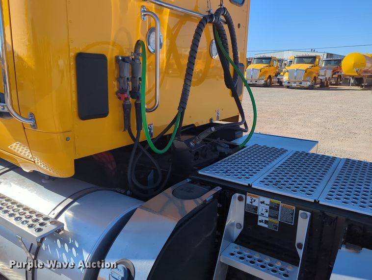 image for item OL9133 2020 Kenworth T680  semi truck