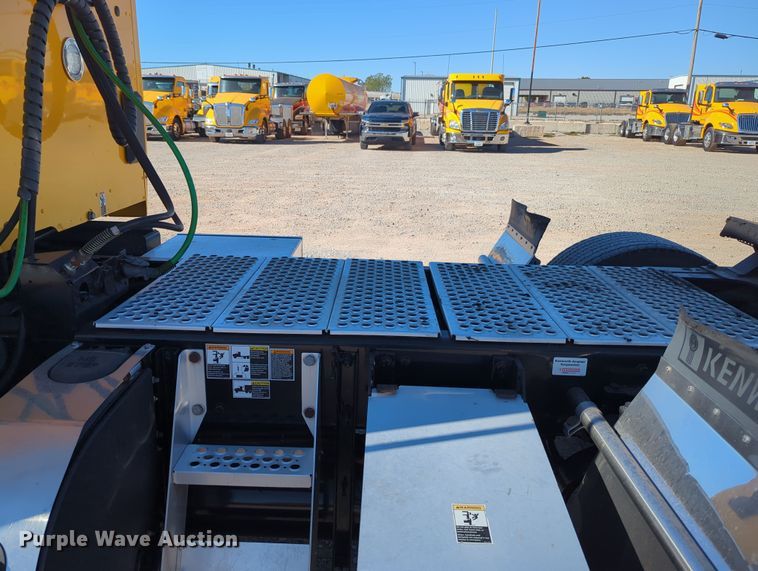 image for item OL9133 2020 Kenworth T680  semi truck