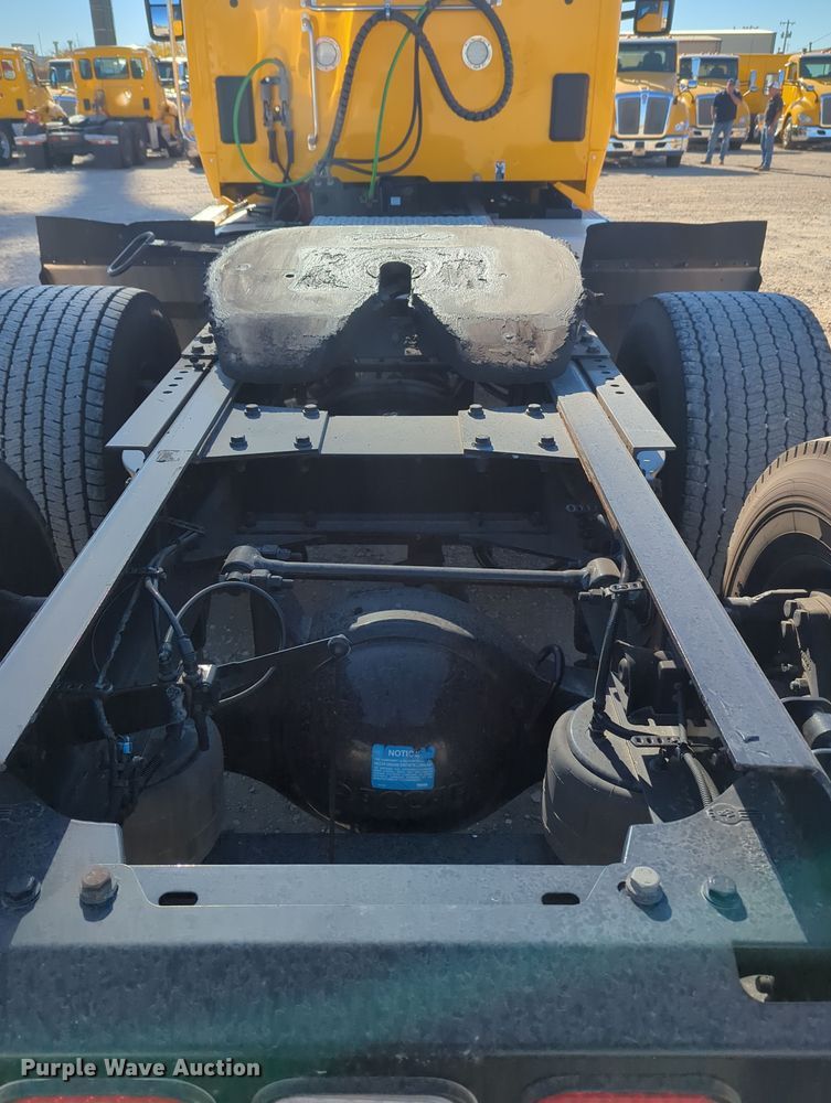 image for item OL9133 2020 Kenworth T680  semi truck