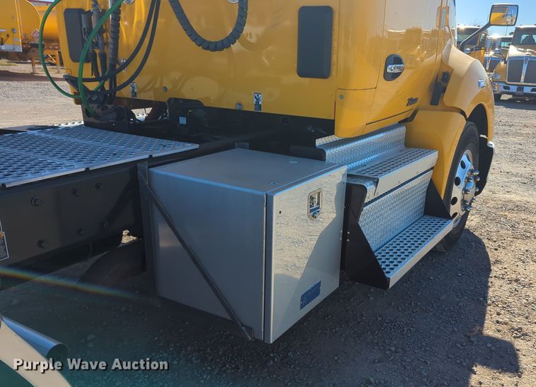 image for item OL9133 2020 Kenworth T680  semi truck