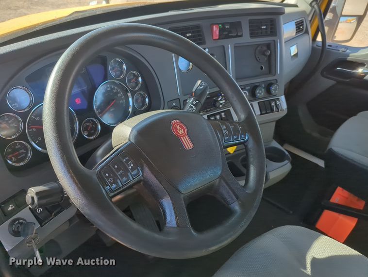 image for item OL9133 2020 Kenworth T680  semi truck