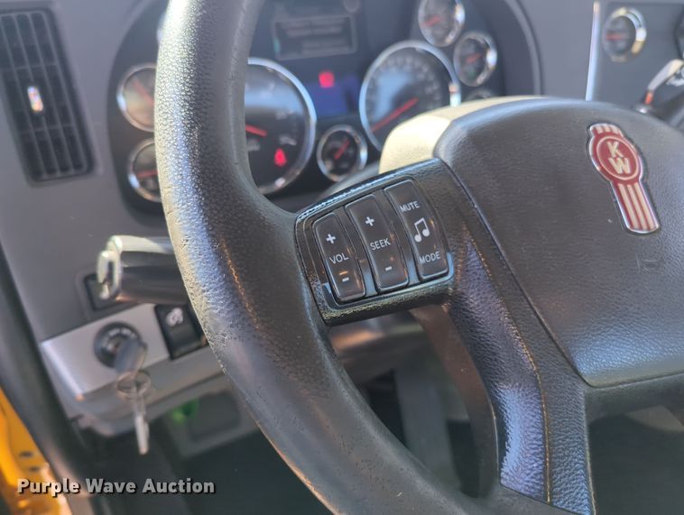 image for item OL9133 2020 Kenworth T680  semi truck