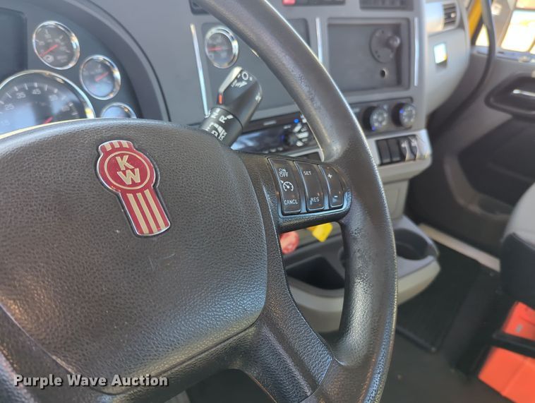 image for item OL9133 2020 Kenworth T680  semi truck