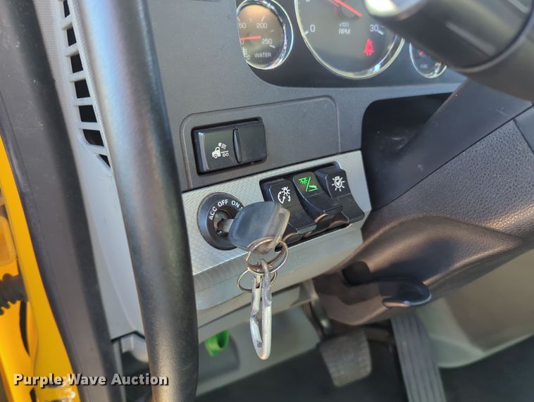 image for item OL9133 2020 Kenworth T680  semi truck