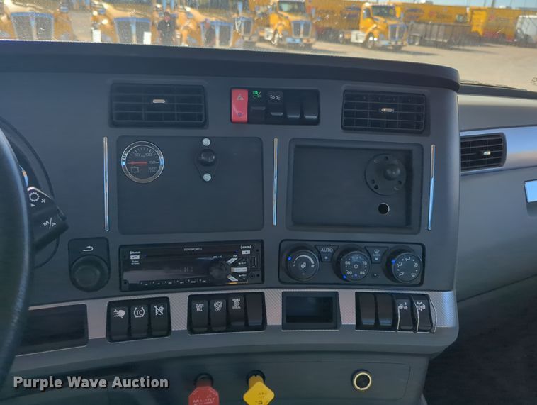 image for item OL9133 2020 Kenworth T680  semi truck
