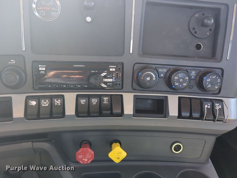 image for item OL9133 2020 Kenworth T680  semi truck