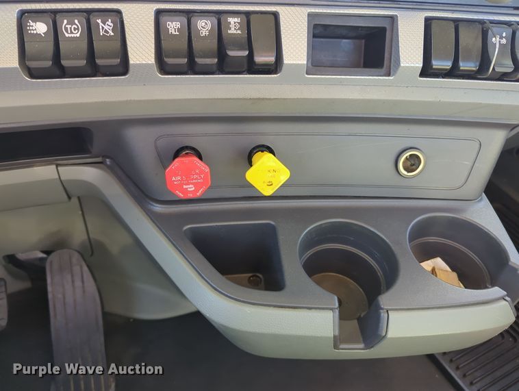 image for item OL9133 2020 Kenworth T680  semi truck