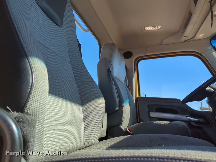 image for item OL9133 2020 Kenworth T680  semi truck