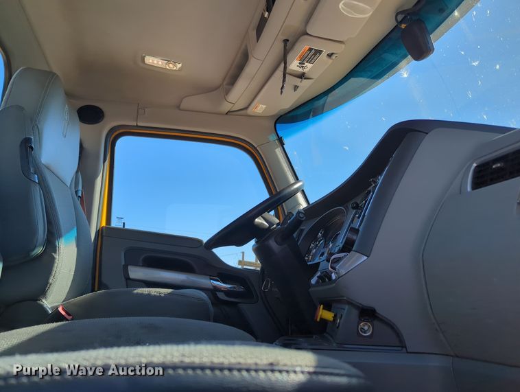 image for item OL9133 2020 Kenworth T680  semi truck