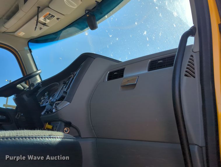 image for item OL9133 2020 Kenworth T680  semi truck