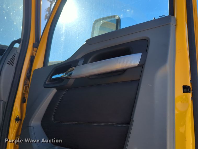 image for item OL9133 2020 Kenworth T680  semi truck