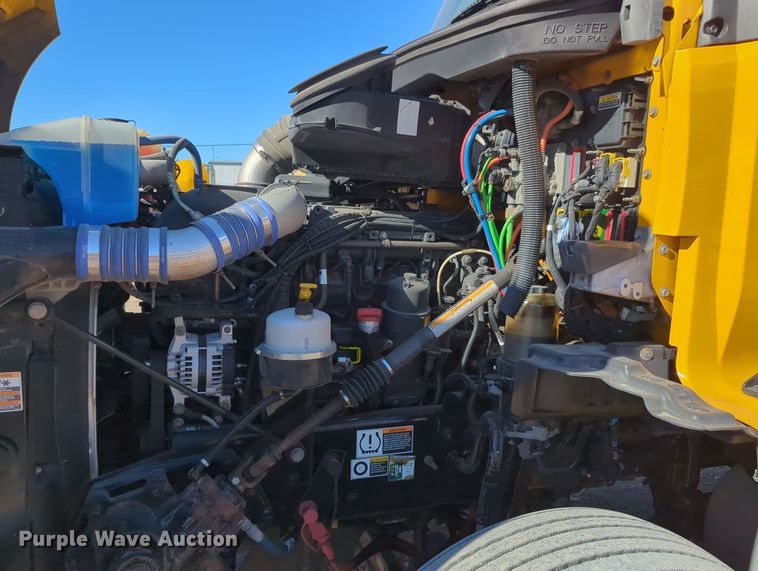 image for item OL9133 2020 Kenworth T680  semi truck