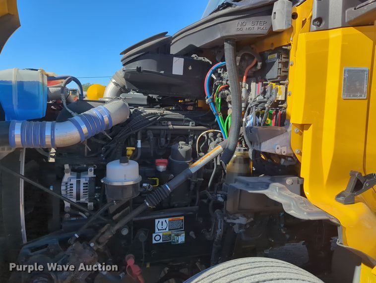 image for item OL9133 2020 Kenworth T680  semi truck