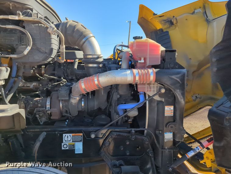 image for item OL9133 2020 Kenworth T680  semi truck