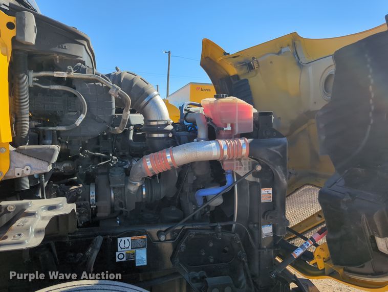 image for item OL9133 2020 Kenworth T680  semi truck