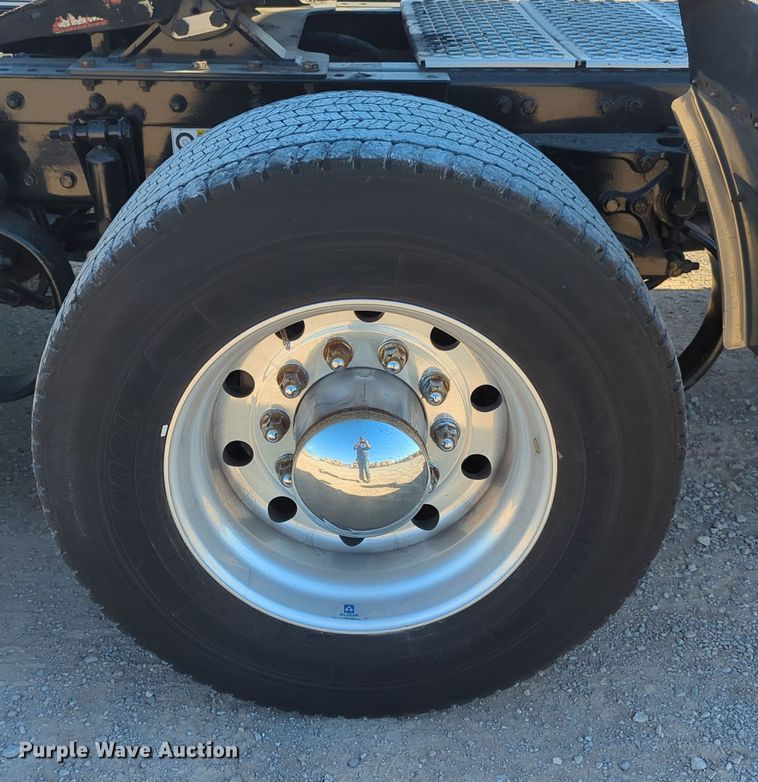 image for item OL9133 2020 Kenworth T680  semi truck