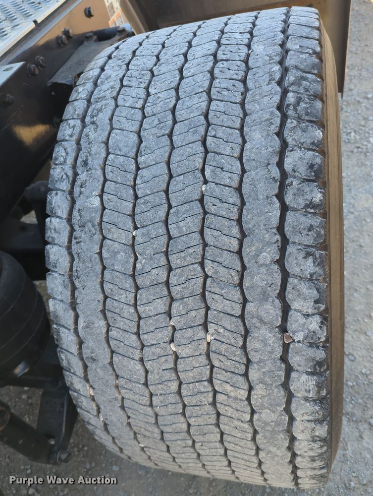 image for item OL9133 2020 Kenworth T680  semi truck