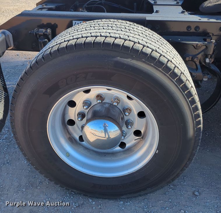 image for item OL9133 2020 Kenworth T680  semi truck