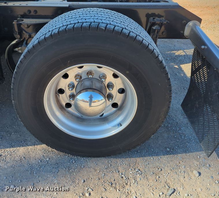 image for item OL9133 2020 Kenworth T680  semi truck