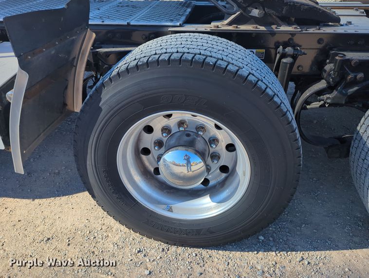 image for item OL9133 2020 Kenworth T680  semi truck