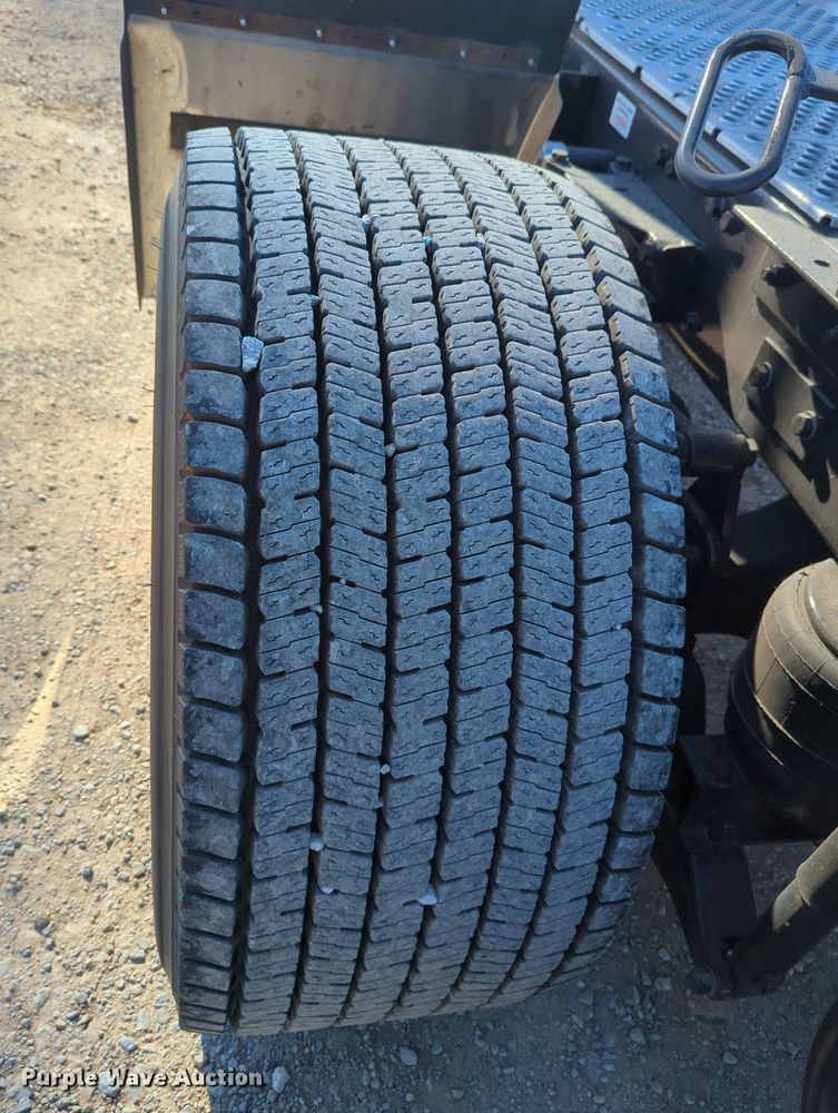 image for item OL9133 2020 Kenworth T680  semi truck