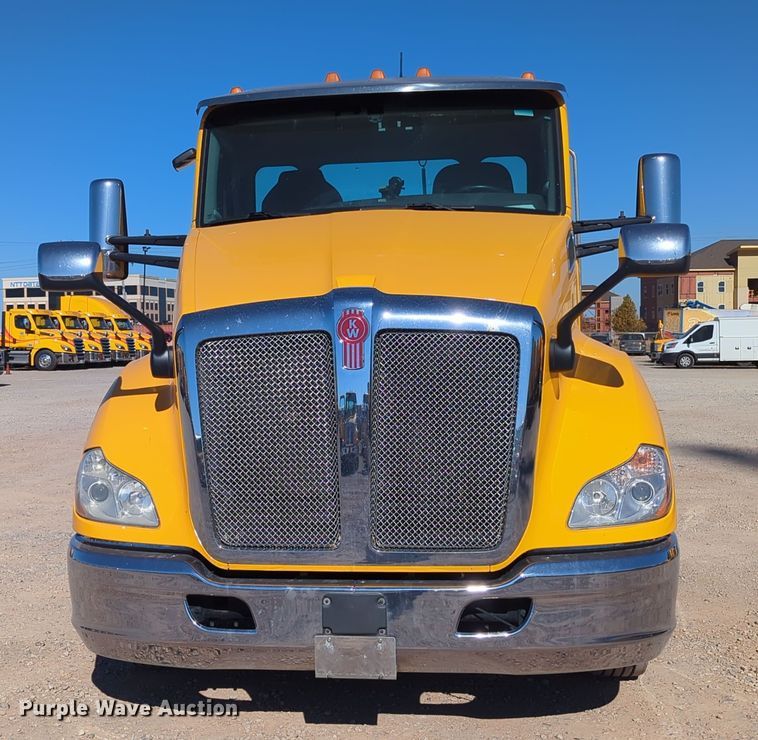 image for item OL9134 2020 Kenworth T680  semi truck