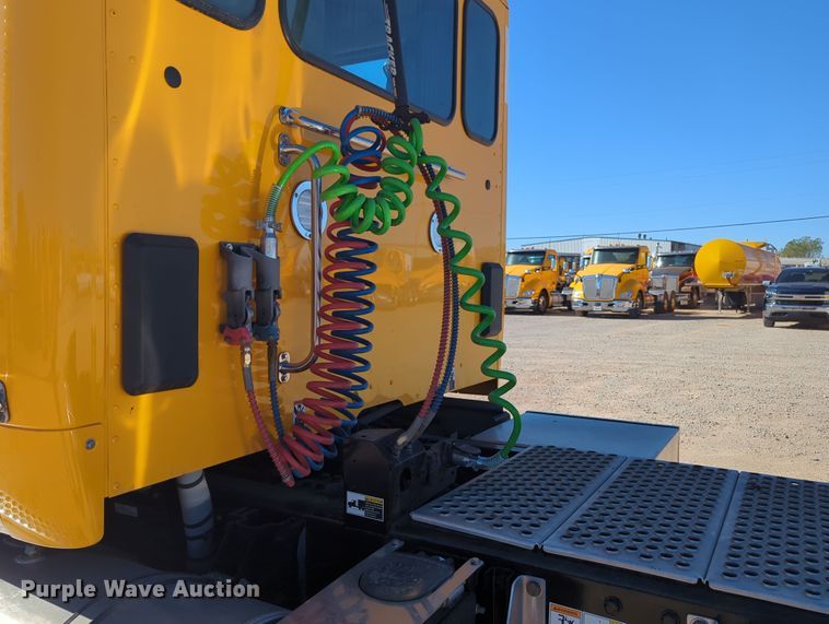 image for item OL9134 2020 Kenworth T680  semi truck