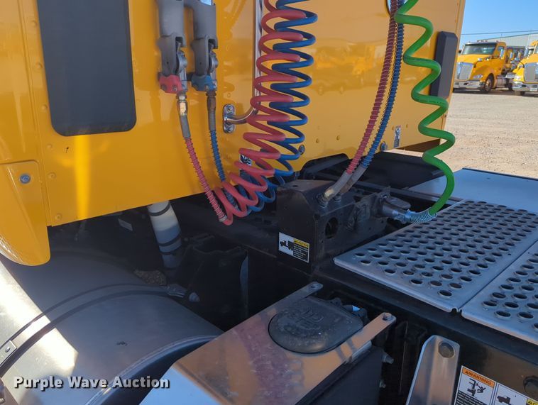 image for item OL9134 2020 Kenworth T680  semi truck