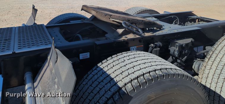 image for item OL9134 2020 Kenworth T680  semi truck