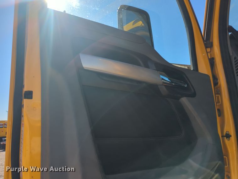 image for item OL9134 2020 Kenworth T680  semi truck