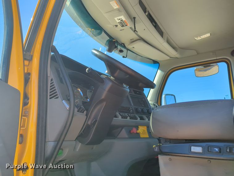 image for item OL9134 2020 Kenworth T680  semi truck