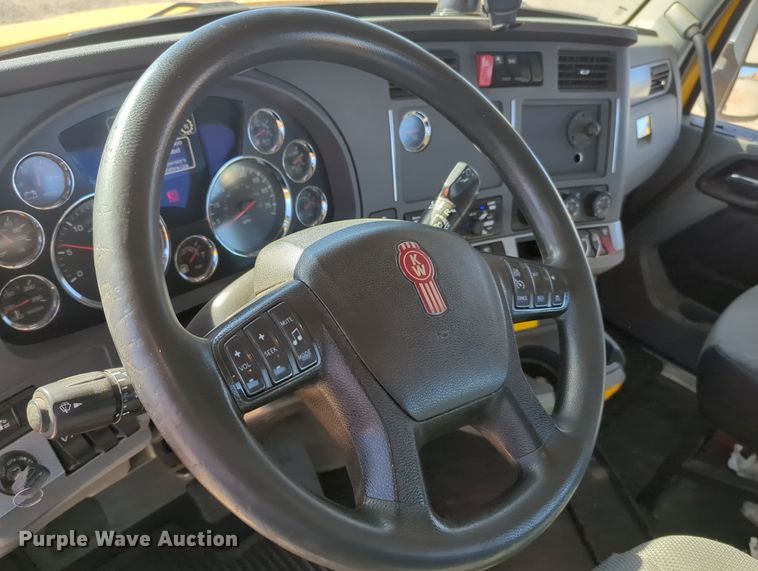 image for item OL9134 2020 Kenworth T680  semi truck