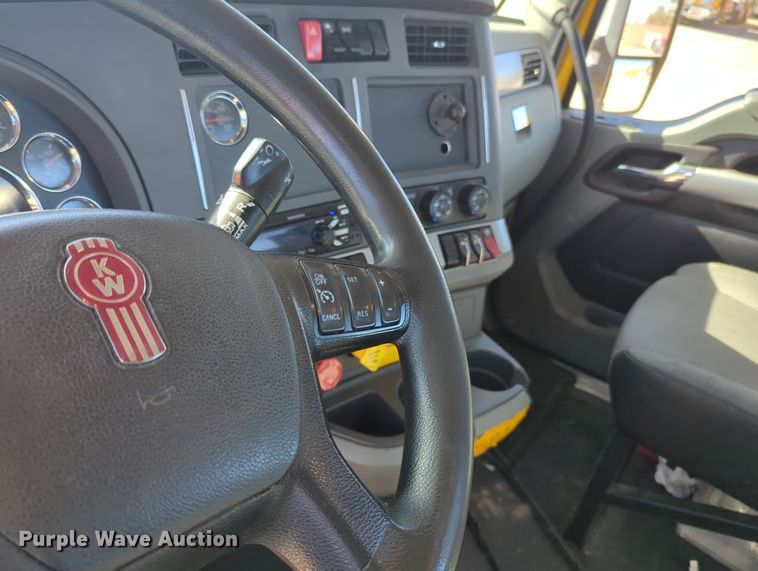 image for item OL9134 2020 Kenworth T680  semi truck