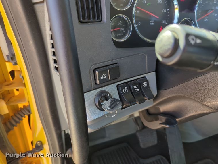 image for item OL9134 2020 Kenworth T680  semi truck