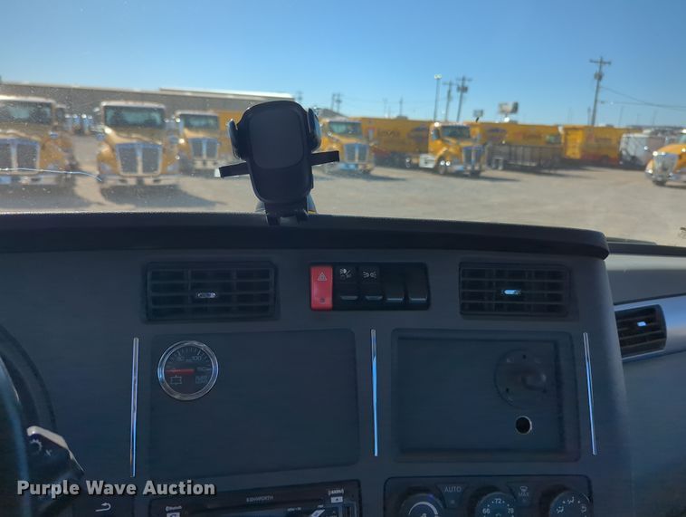 image for item OL9134 2020 Kenworth T680  semi truck