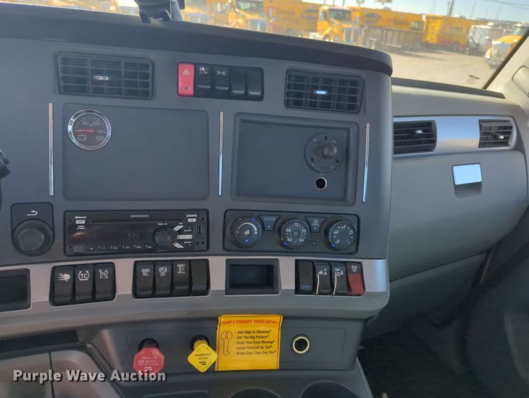 image for item OL9134 2020 Kenworth T680  semi truck
