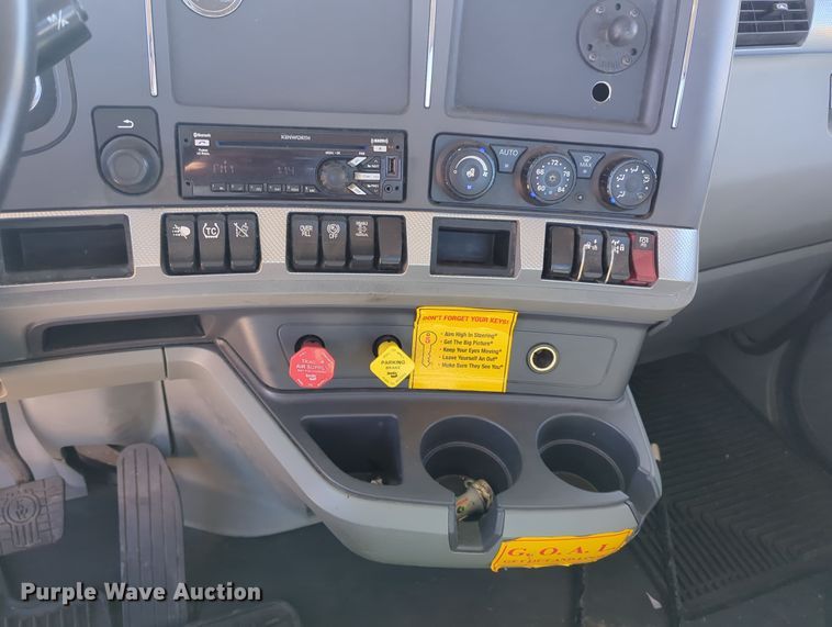 image for item OL9134 2020 Kenworth T680  semi truck